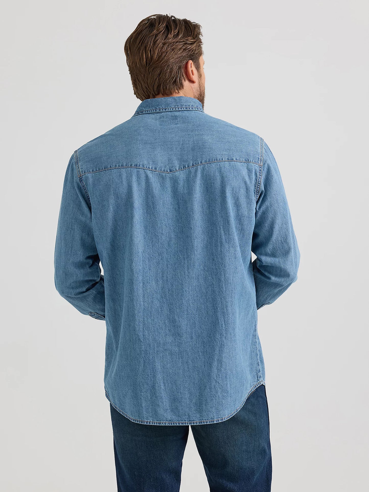 Wrangler Men’s Classic Denim Western Snap Shirt in Light Wash