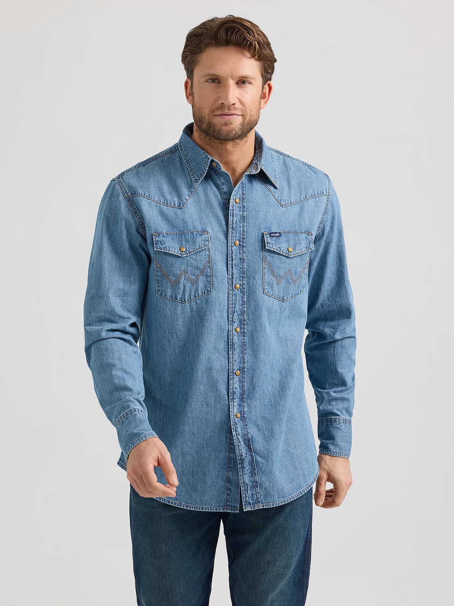 Wrangler Men’s Classic Denim Western Snap Shirt in Light Wash
