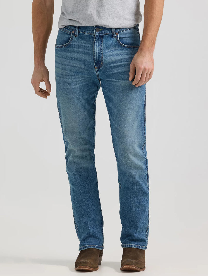Men’s Wrangler Retro Slim Fit Straight Leg Jean in Phillips