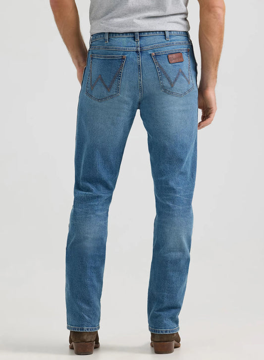 Men’s Wrangler Retro Slim Fit Straight Leg Jean in Phillips