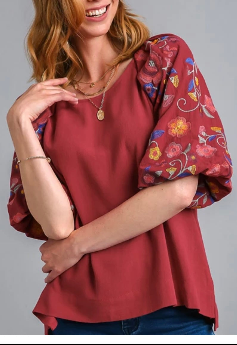 Umgee Linen Blend Top w/Embroidery Balloon Sleeves